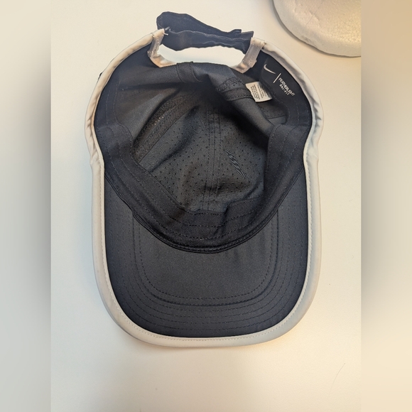 NIKE Featherlight Dry-Fit Hat Black & White OSFM - Picture 6 of 6
